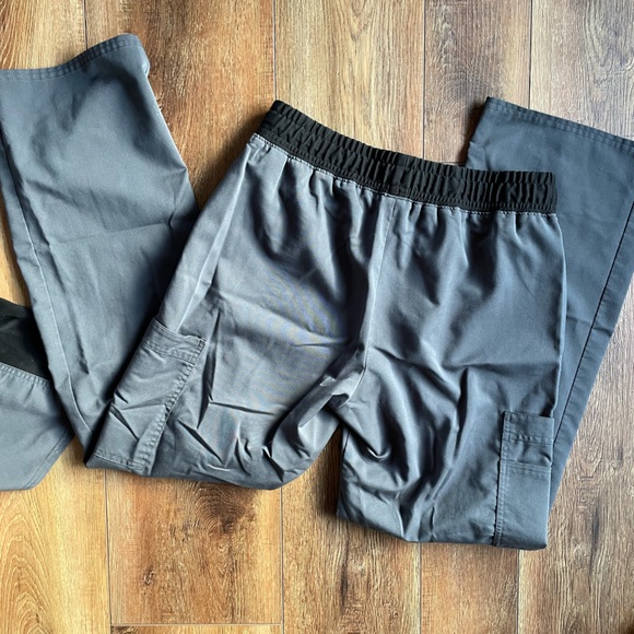 Grey small scrubstar scrub set - Picture 5 of 5